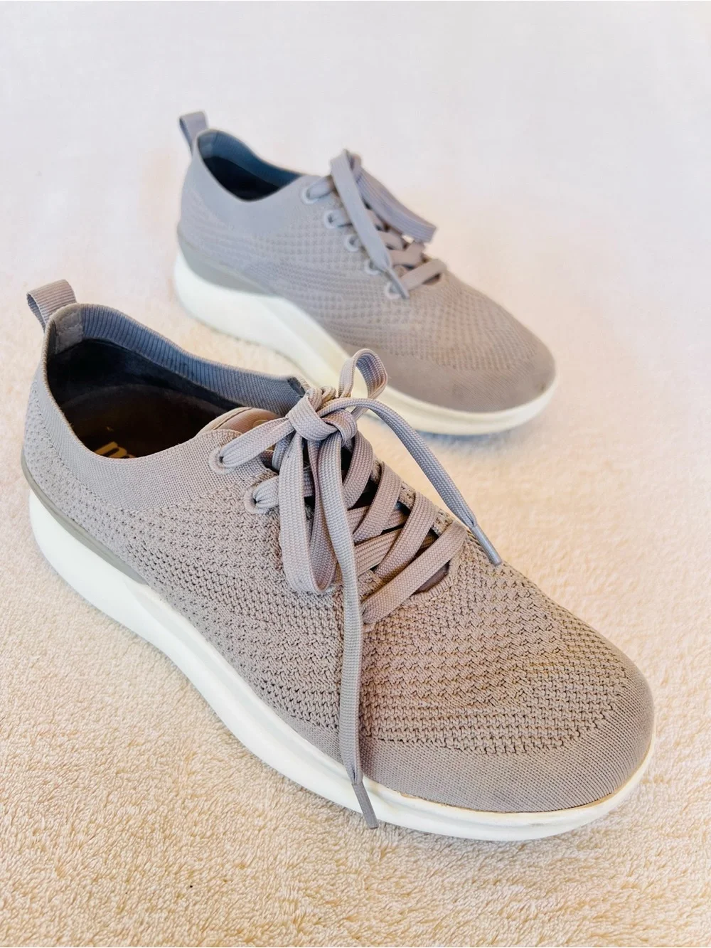 MOSHN by Klogs Leap Women’s Knit Sneakers Gray Taupe Water Resistant Sz 7